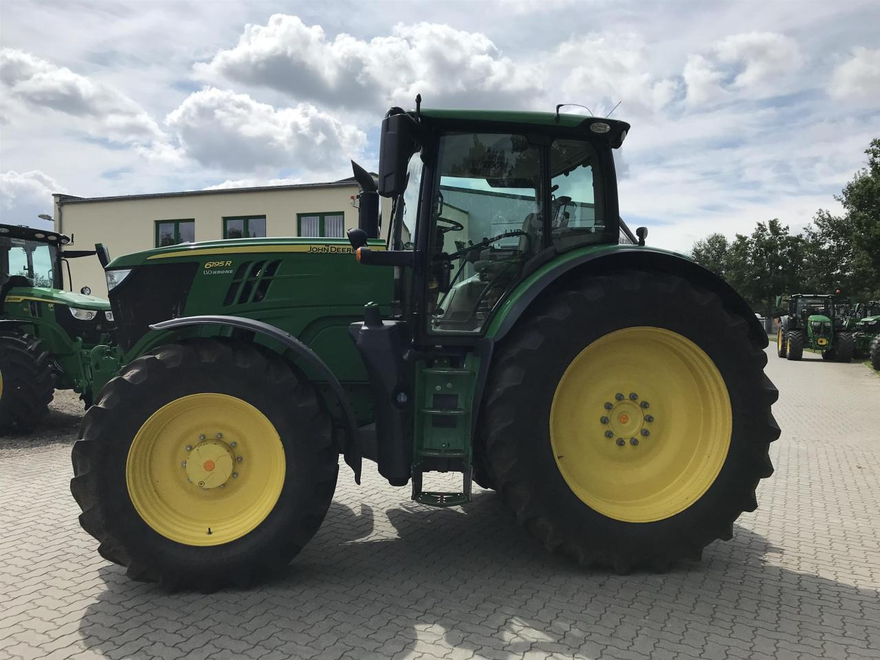 John Deere 6195R - Traktor: 1 kép. John Deere 6195R - Traktor: 1 kép.