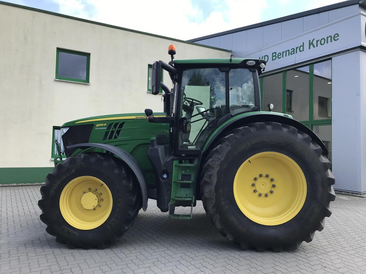 John Deere 6195R - Traktor: 1 kép. John Deere 6195R - Traktor: 1 kép.