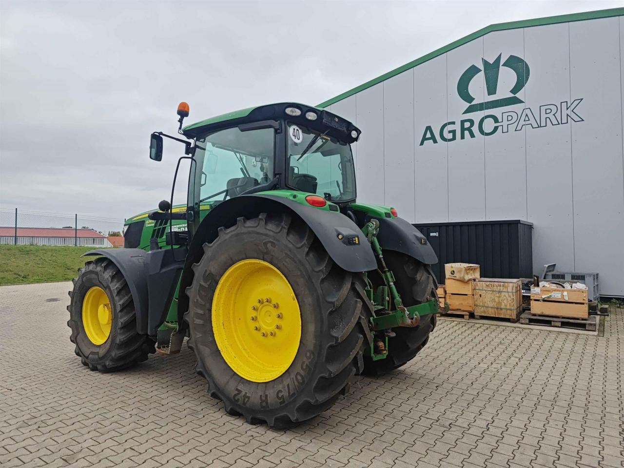 John Deere 6210R - Traktor: 3 kép. John Deere 6210R - Traktor: 3 kép.