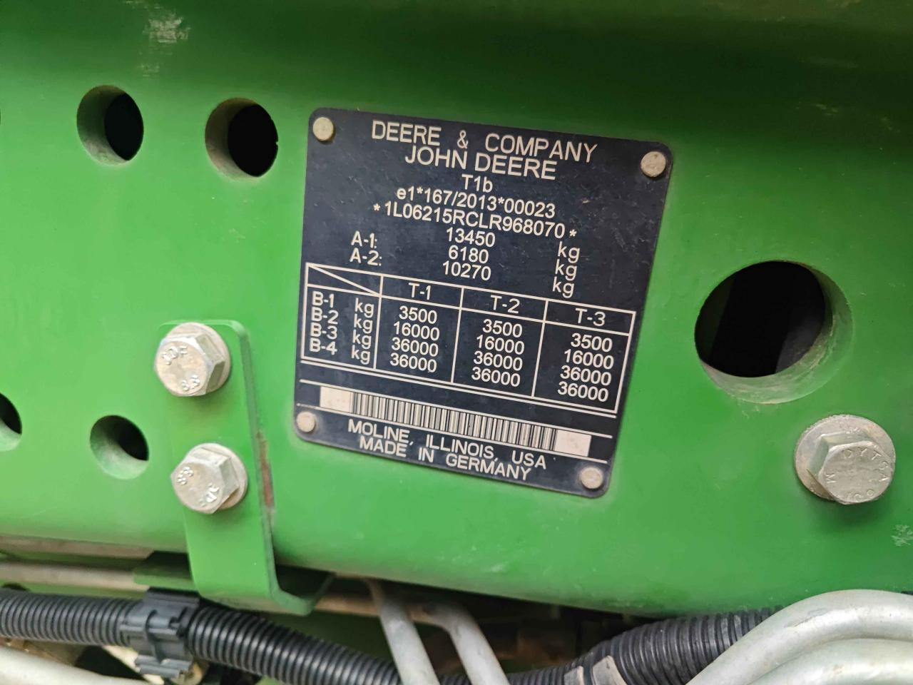 Traktor John Deere 6215R: 15 kép.