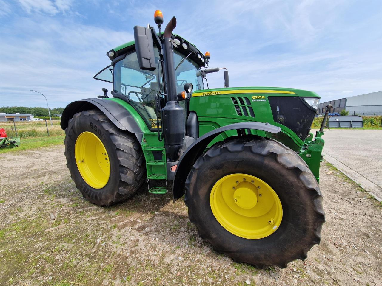 John Deere 6215R - Traktor: 2 kép. John Deere 6215R - Traktor: 2 kép.