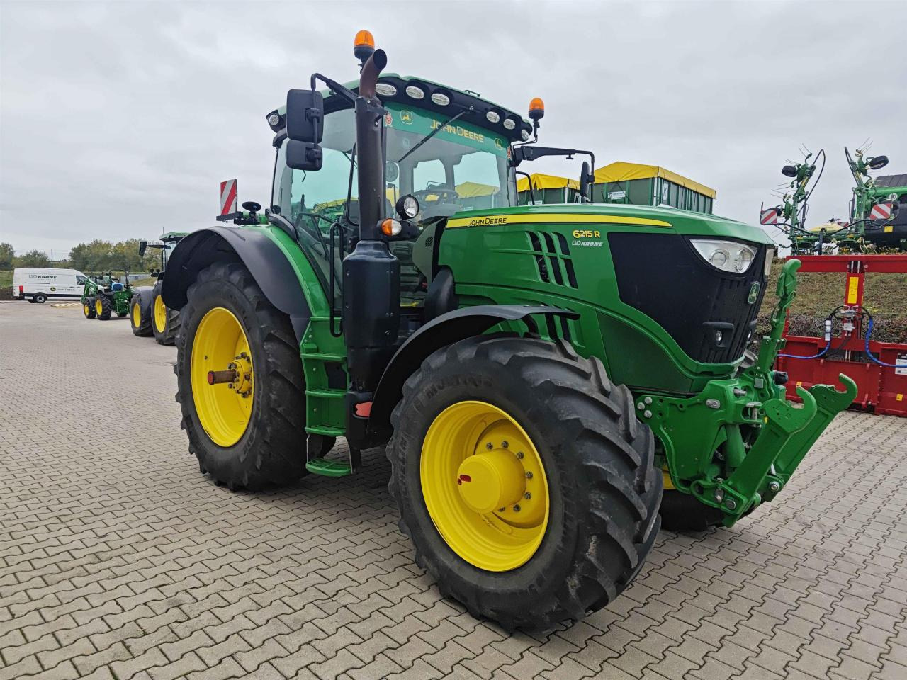 Traktor John Deere 6215R: 7 kép.