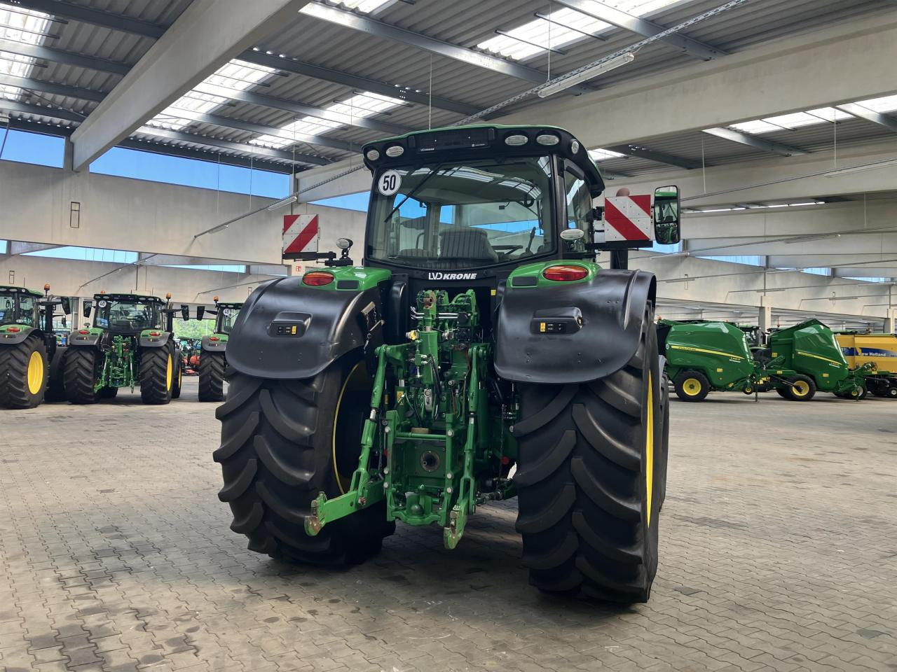 John Deere 6215R - Traktor: 3 kép. John Deere 6215R - Traktor: 3 kép.