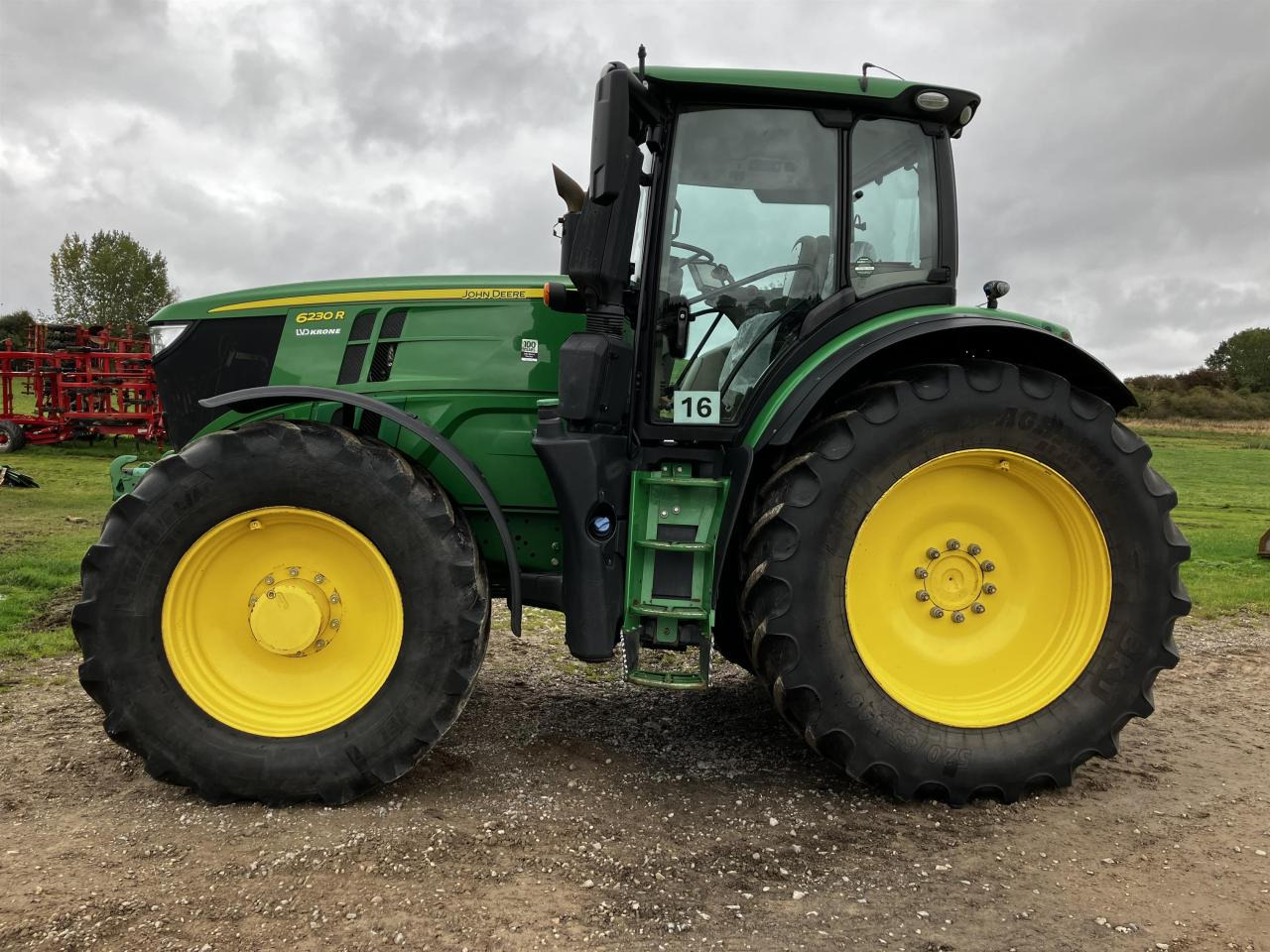 John Deere 6230R - Traktor: 1 kép. John Deere 6230R - Traktor: 1 kép.
