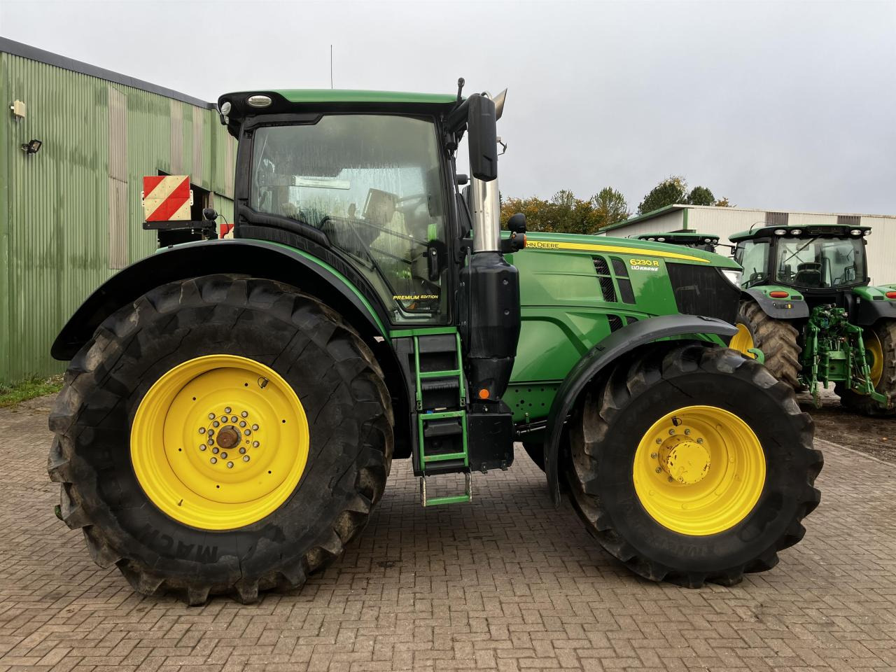 John Deere 6230R - Traktor: 2 kép. John Deere 6230R - Traktor: 2 kép.
