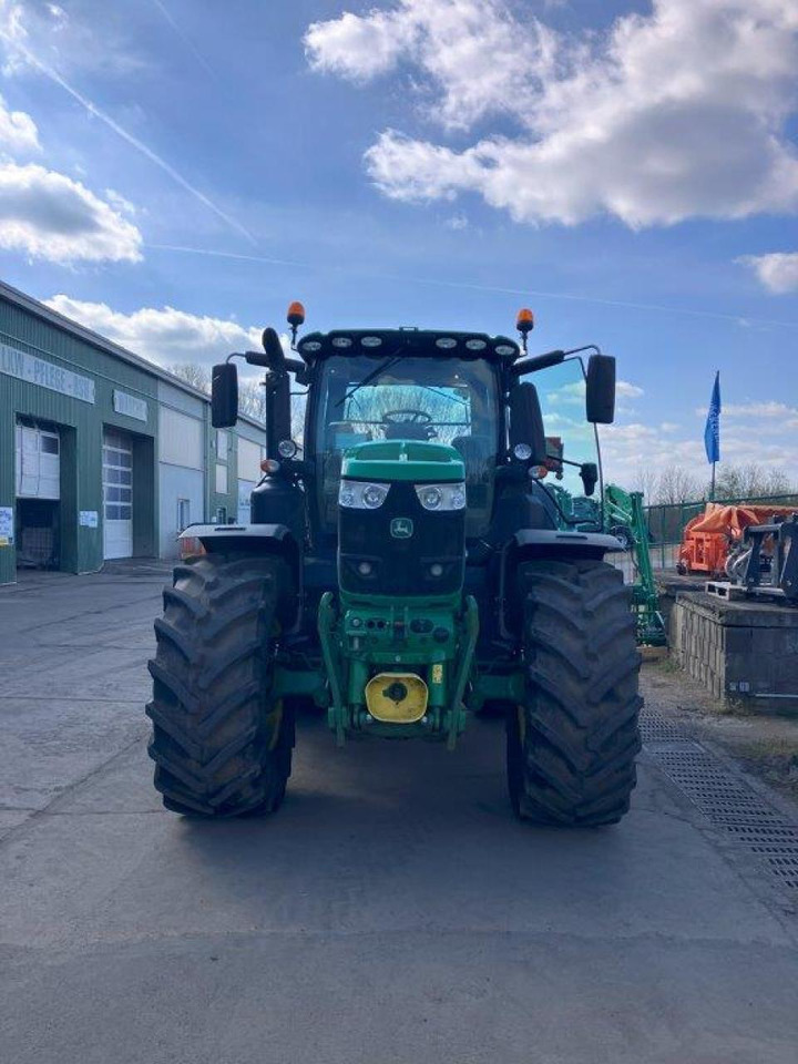 John Deere 6250R - Traktor: 3 kép. John Deere 6250R - Traktor: 3 kép.