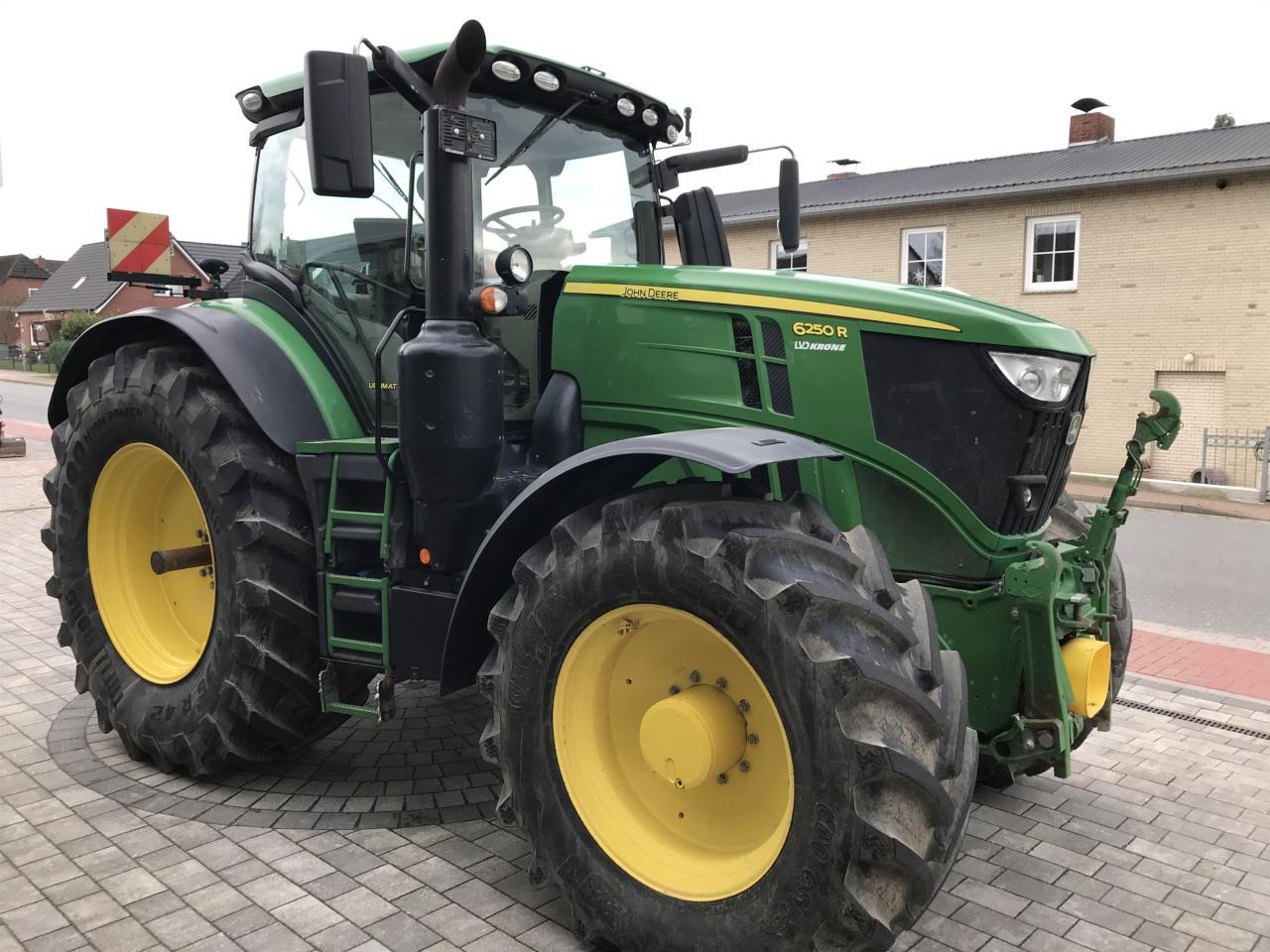 John Deere 6250R - Traktor: 1 kép. John Deere 6250R - Traktor: 1 kép.