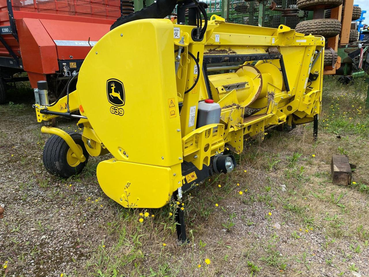 John Deere 639 - Takarmánybetakarító gép: 5 kép. John Deere 639 - Takarmánybetakarító gép: 5 kép.