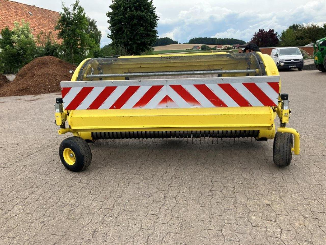 John Deere 639 - Takarmánybetakarító gép: 3 kép. John Deere 639 - Takarmánybetakarító gép: 3 kép.