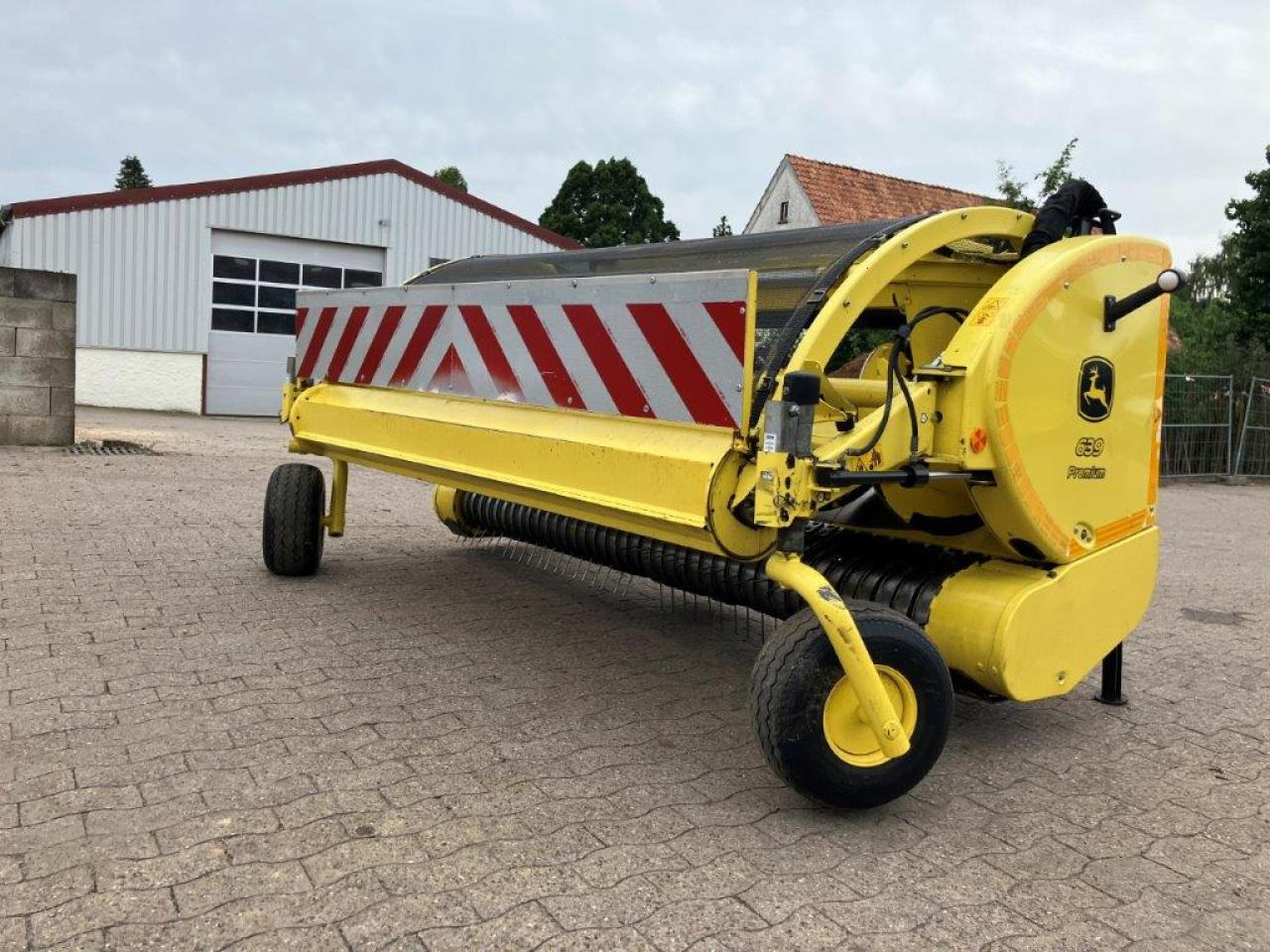 John Deere 639 - Takarmánybetakarító gép: 2 kép. John Deere 639 - Takarmánybetakarító gép: 2 kép.