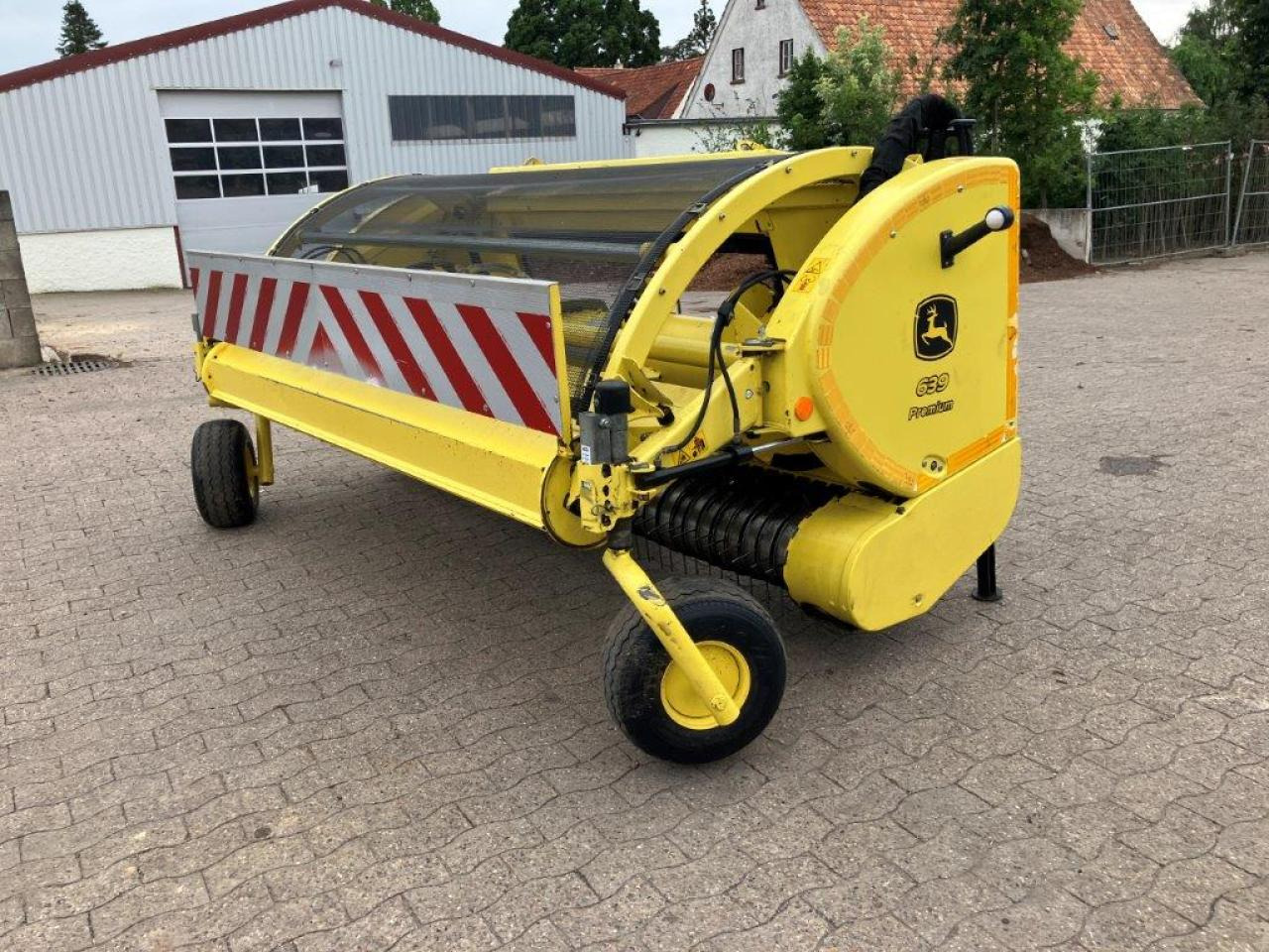 John Deere 639 - Takarmánybetakarító gép: 1 kép. John Deere 639 - Takarmánybetakarító gép: 1 kép.