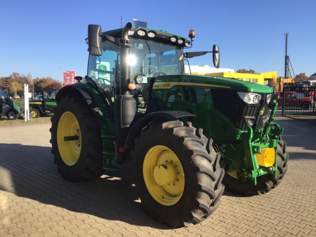 John Deere 6R 155 - Traktor: 4 kép. John Deere 6R 155 - Traktor: 4 kép.