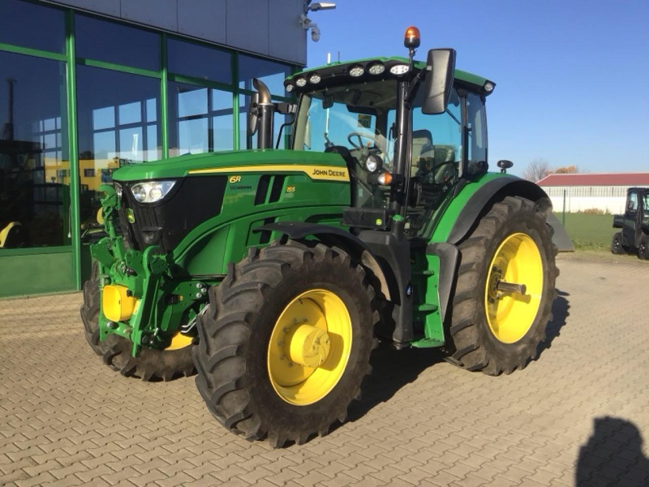 John Deere 6R 155 - Traktor: 2 kép. John Deere 6R 155 - Traktor: 2 kép.