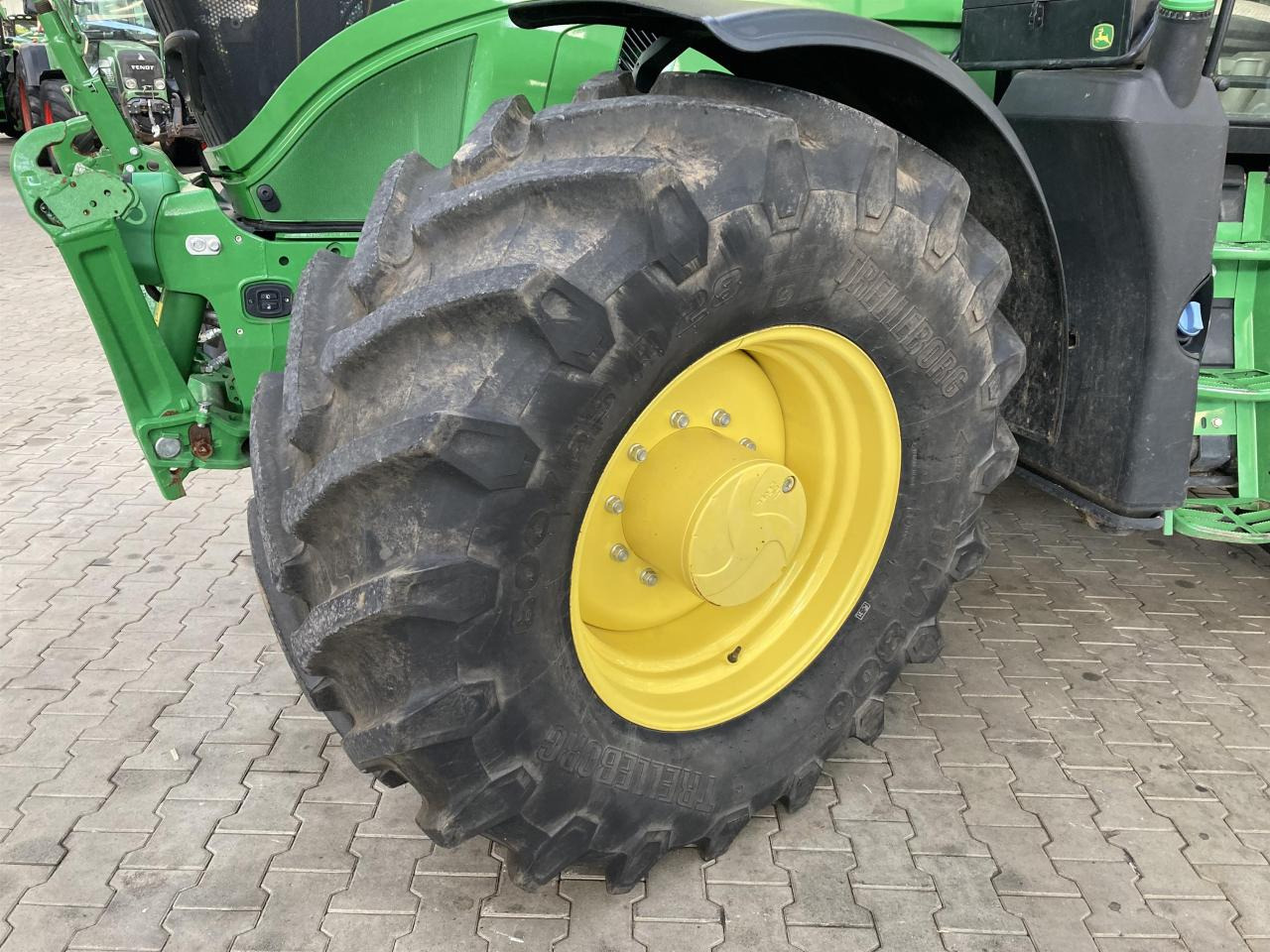 John Deere 6R 185 - Traktor: 2 kép. John Deere 6R 185 - Traktor: 2 kép.