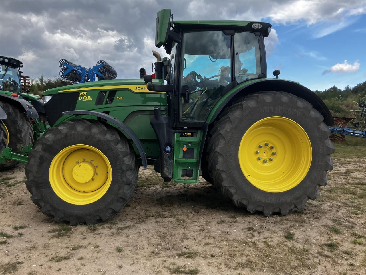 John Deere 6R 185 - Traktor: 1 kép. John Deere 6R 185 - Traktor: 1 kép.
