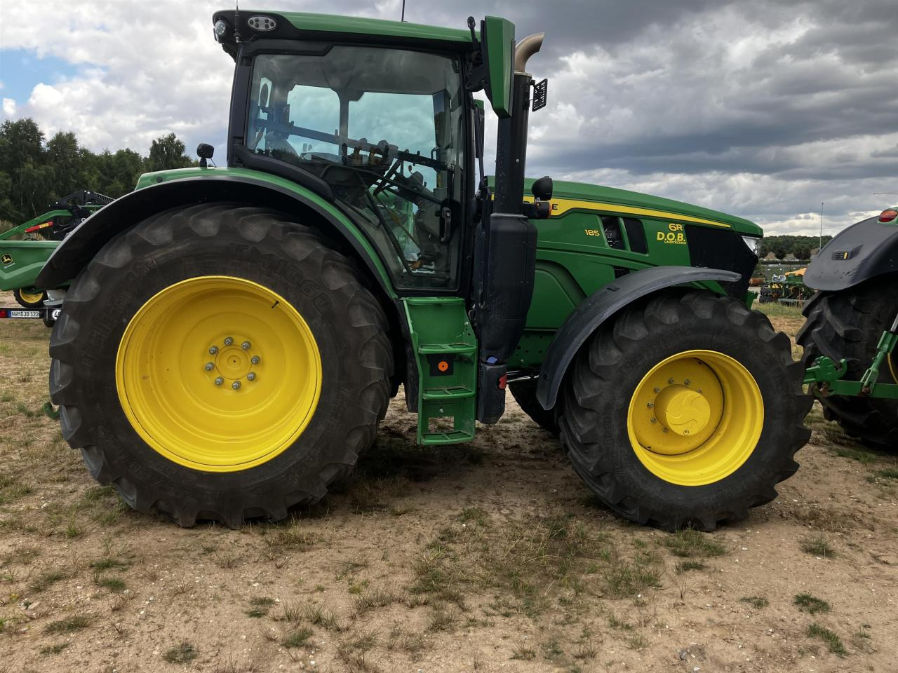 John Deere 6R 185 - Traktor: 2 kép. John Deere 6R 185 - Traktor: 2 kép.