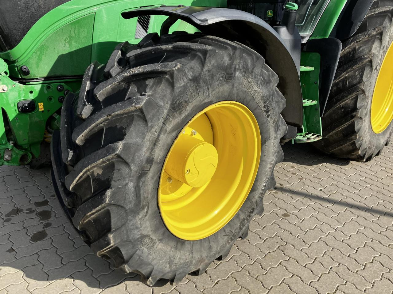 Traktor John Deere 6R 185: 11 kép. Traktor John Deere 6R 185: 11 kép.