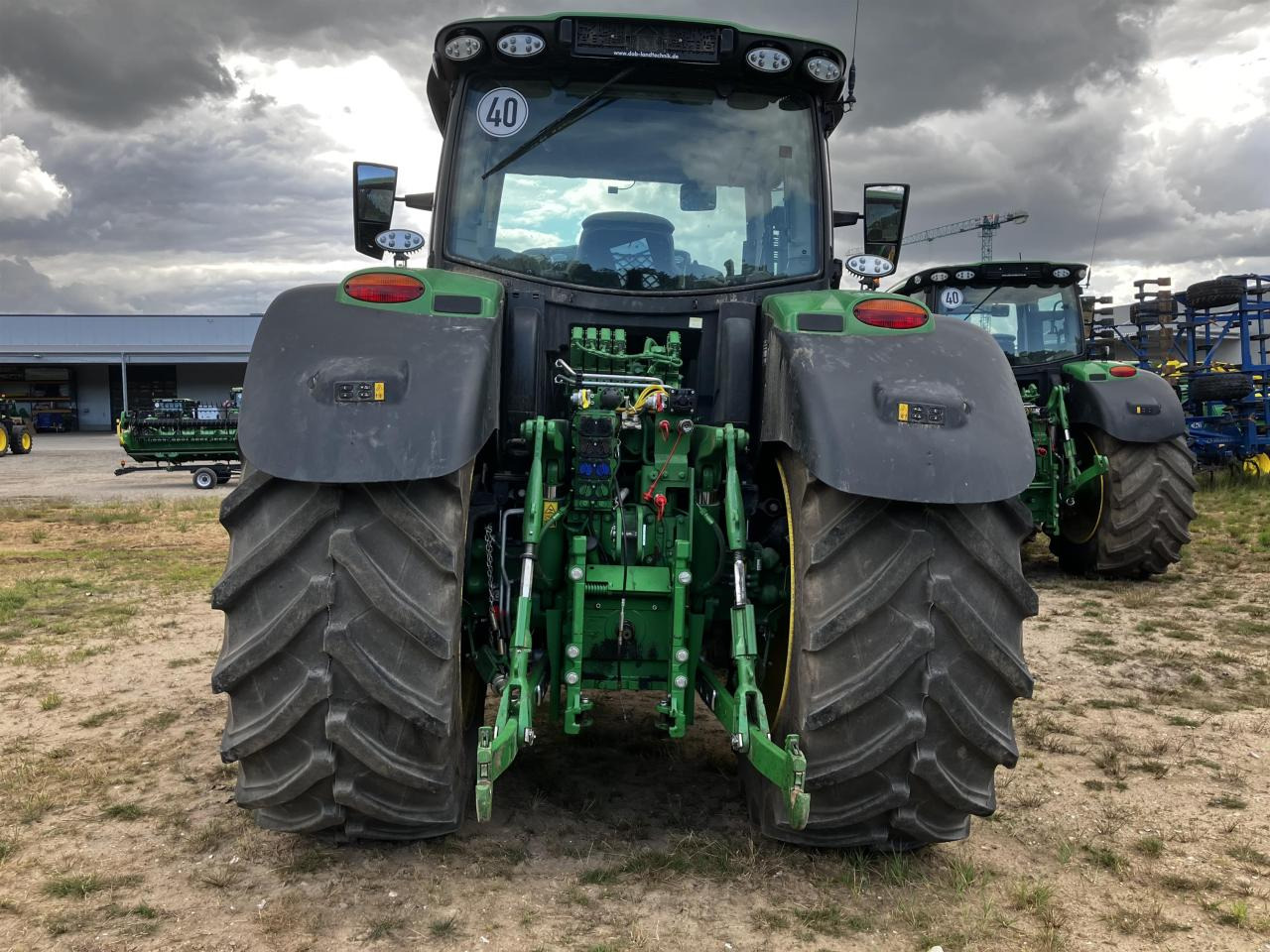John Deere 6R 185 - Traktor: 4 kép. John Deere 6R 185 - Traktor: 4 kép.
