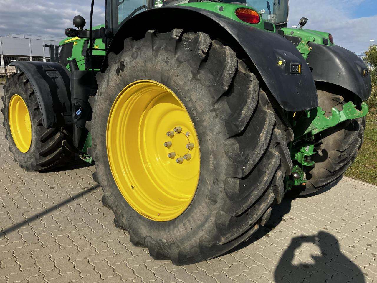 Traktor John Deere 6R 185: 12 kép. Traktor John Deere 6R 185: 12 kép.