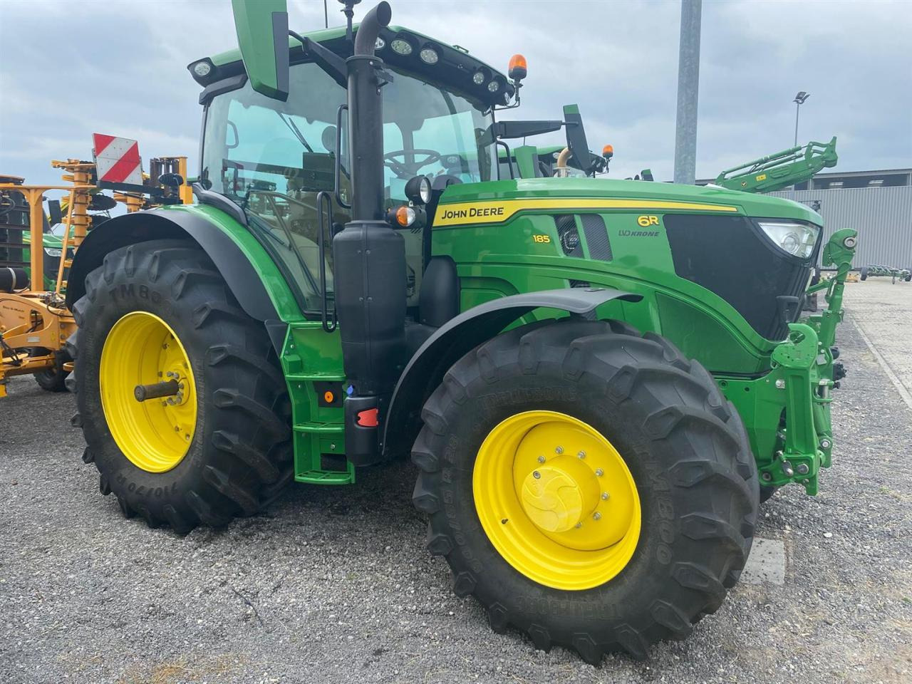 John Deere 6R 185 - Traktor: 3 kép. John Deere 6R 185 - Traktor: 3 kép.