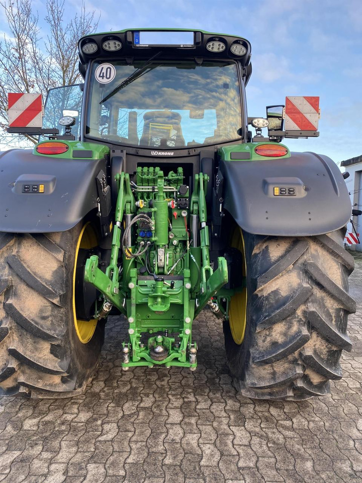 John Deere 6R 215 - Traktor: 4 kép. John Deere 6R 215 - Traktor: 4 kép.
