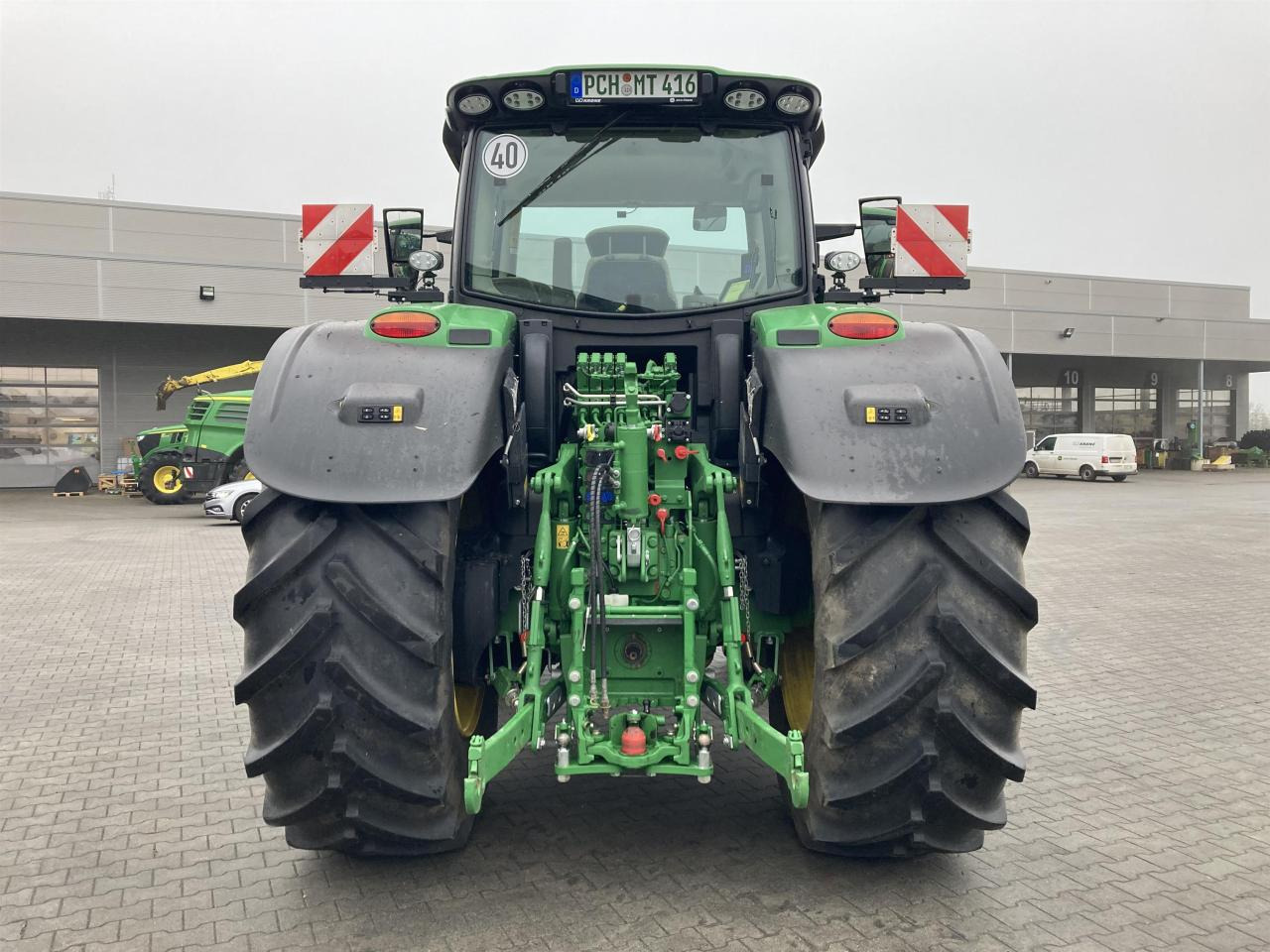 John Deere 6R 215 - Traktor: 3 kép. John Deere 6R 215 - Traktor: 3 kép.