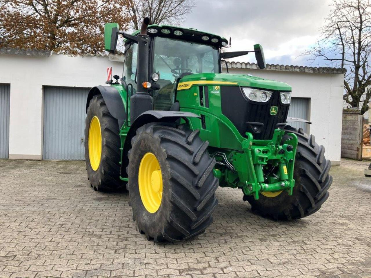 John Deere 6R 215 - Traktor: 2 kép. John Deere 6R 215 - Traktor: 2 kép.