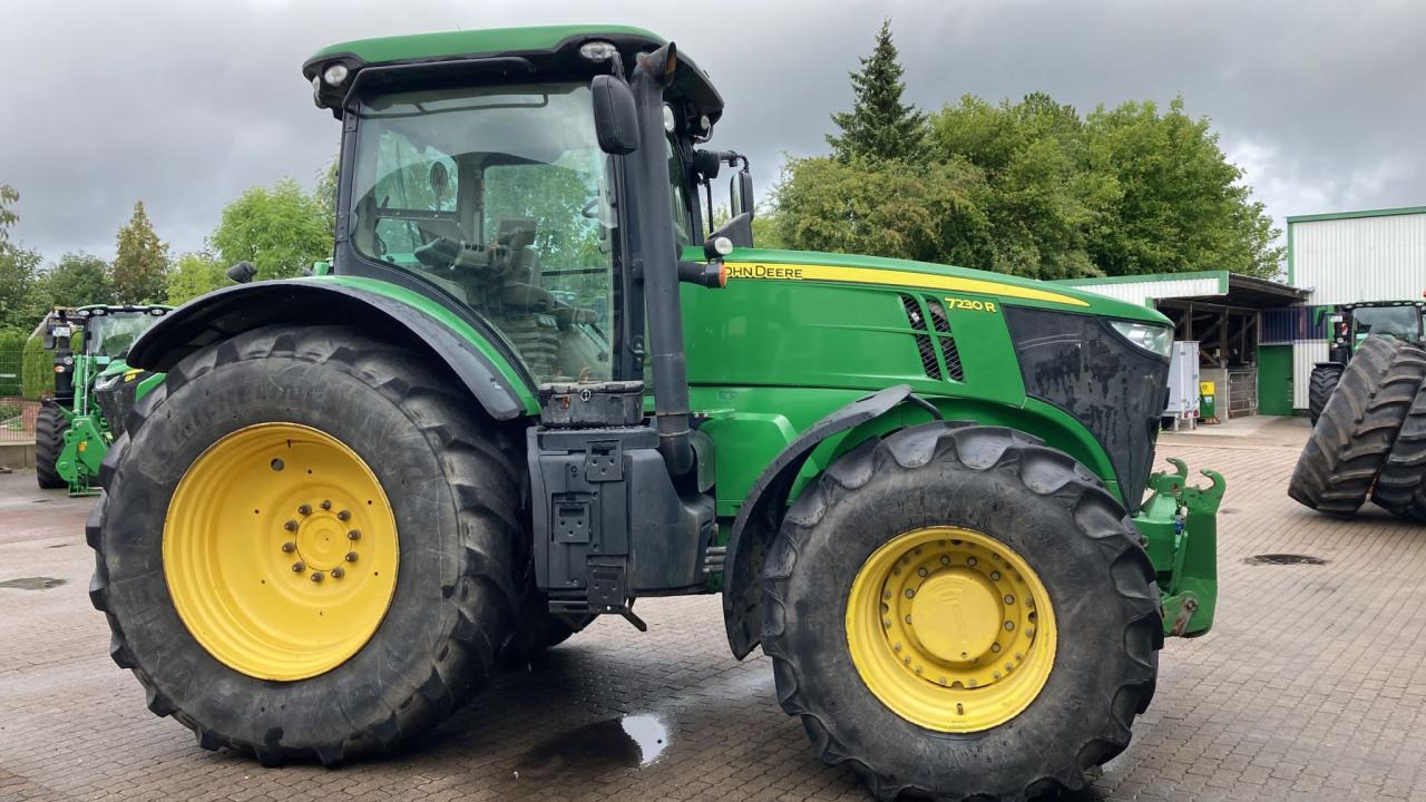 John Deere 7230R - Traktor: 2 kép. John Deere 7230R - Traktor: 2 kép.