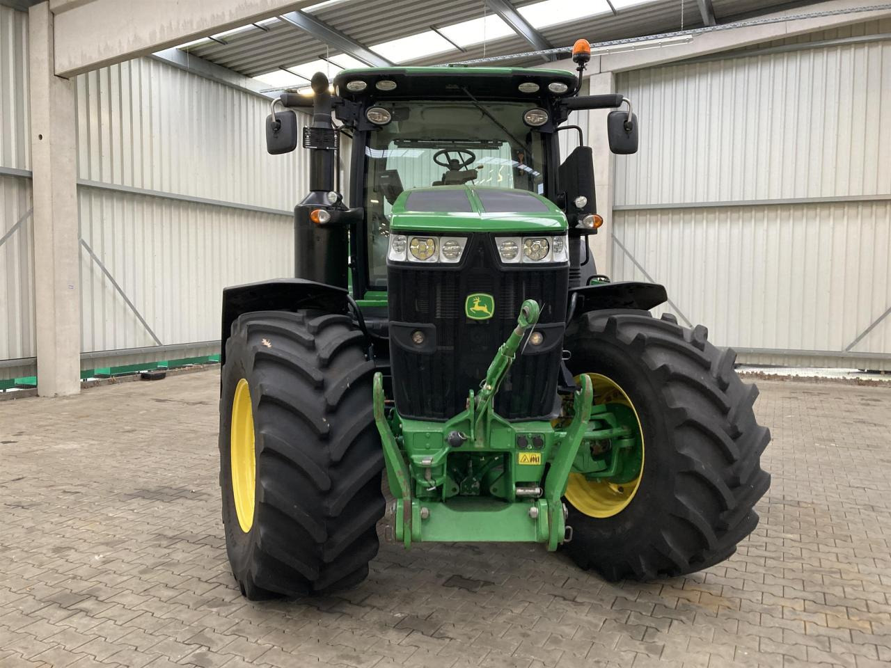 John Deere 7290R - Traktor: 3 kép. John Deere 7290R - Traktor: 3 kép.