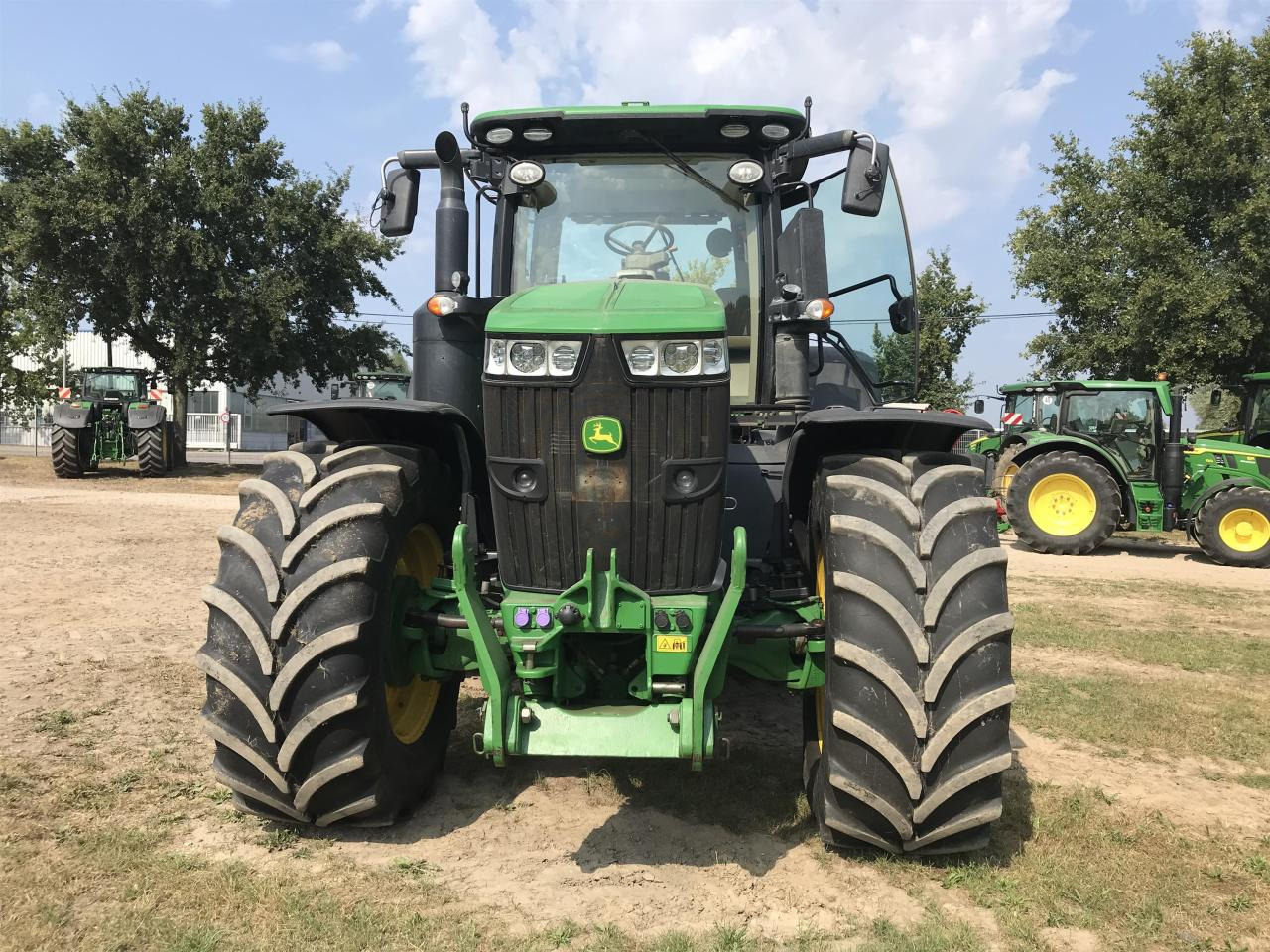 John Deere 7310R - Traktor: 3 kép. John Deere 7310R - Traktor: 3 kép.