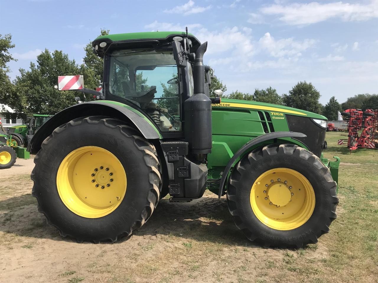 John Deere 7310R - Traktor: 2 kép. John Deere 7310R - Traktor: 2 kép.