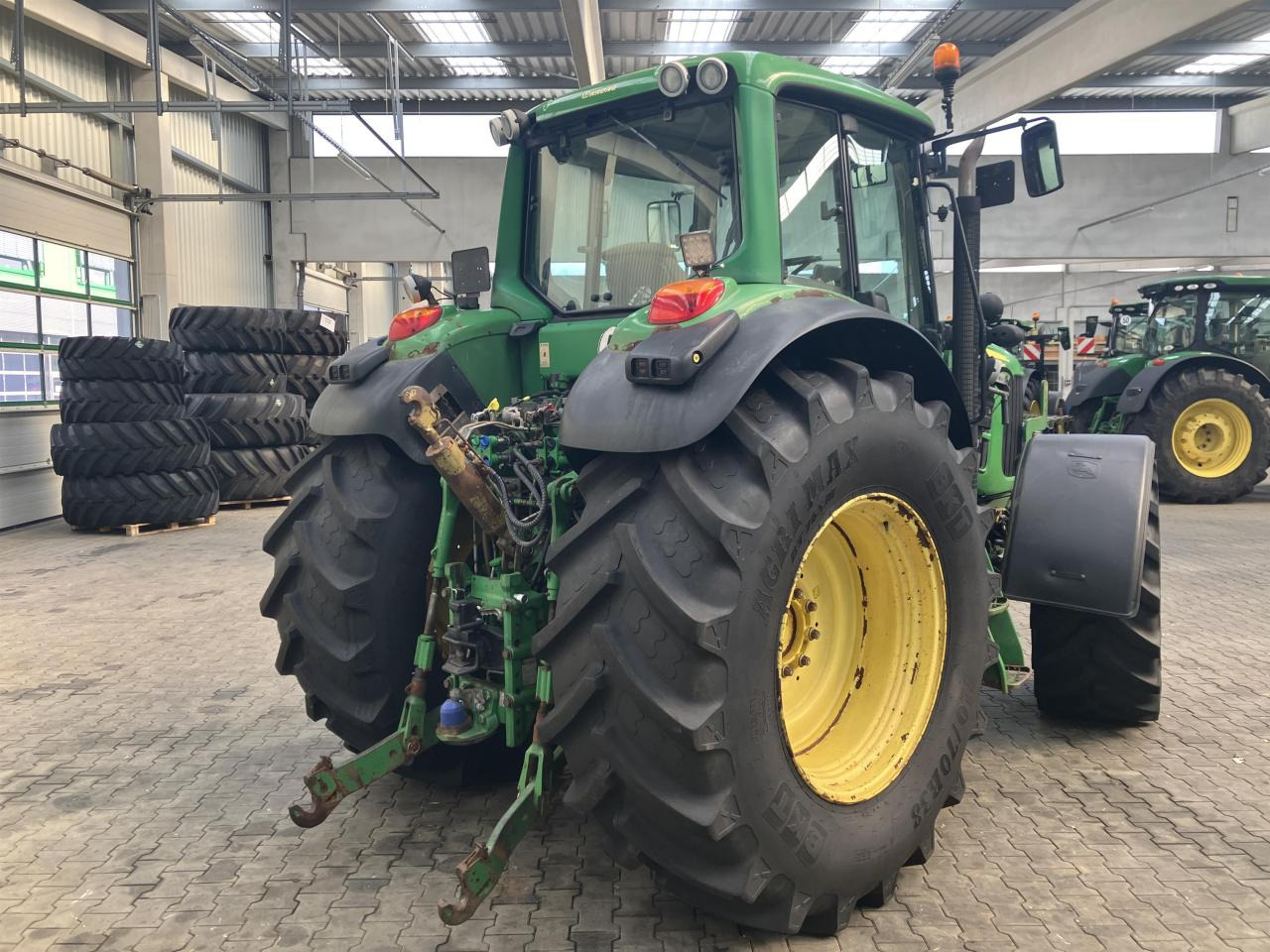 John Deere 7530 PREMIUM - Traktor: 3 kép. John Deere 7530 PREMIUM - Traktor: 3 kép.