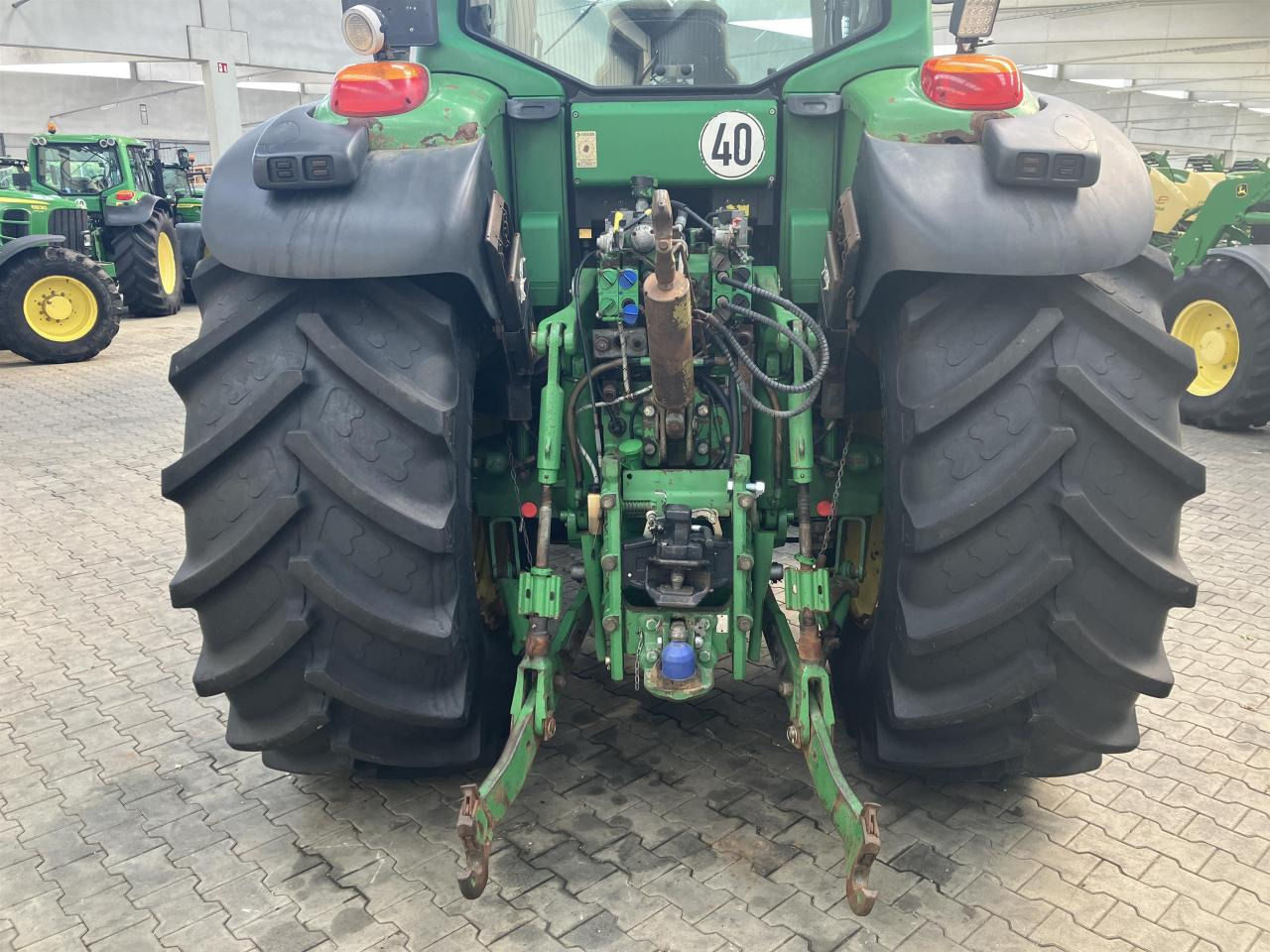 John Deere 7530 PREMIUM - Traktor: 5 kép. John Deere 7530 PREMIUM - Traktor: 5 kép.