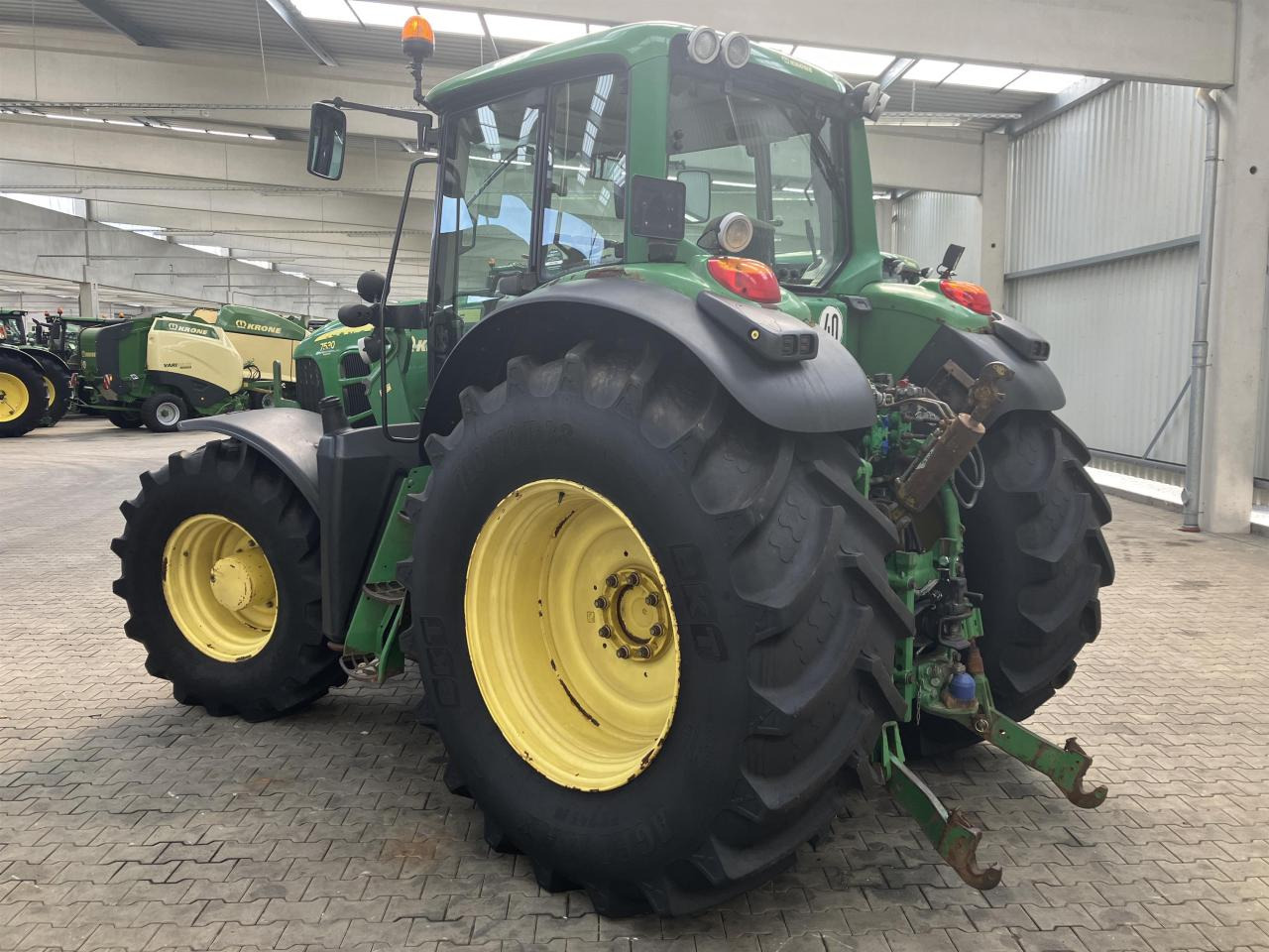 John Deere 7530 PREMIUM - Traktor: 4 kép. John Deere 7530 PREMIUM - Traktor: 4 kép.