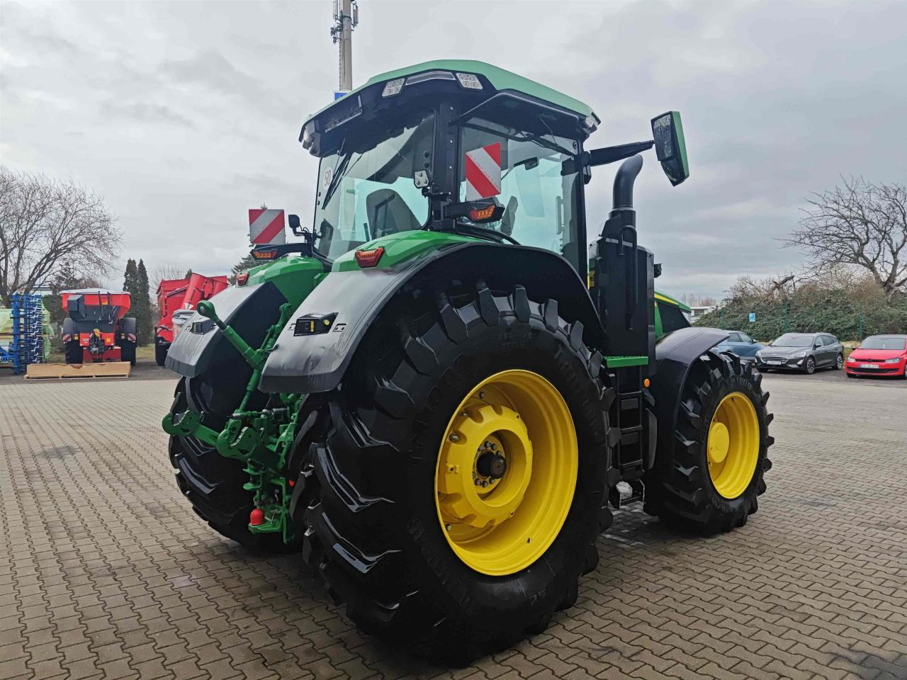 John Deere 7R 330 - Traktor: 4 kép. John Deere 7R 330 - Traktor: 4 kép.