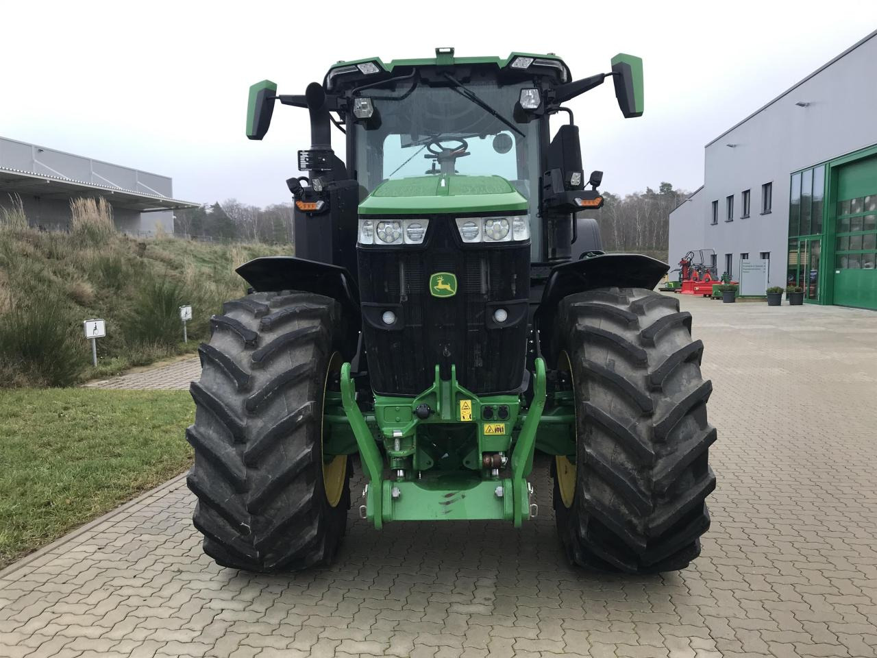 John Deere 7R 330 - Traktor: 3 kép. John Deere 7R 330 - Traktor: 3 kép.