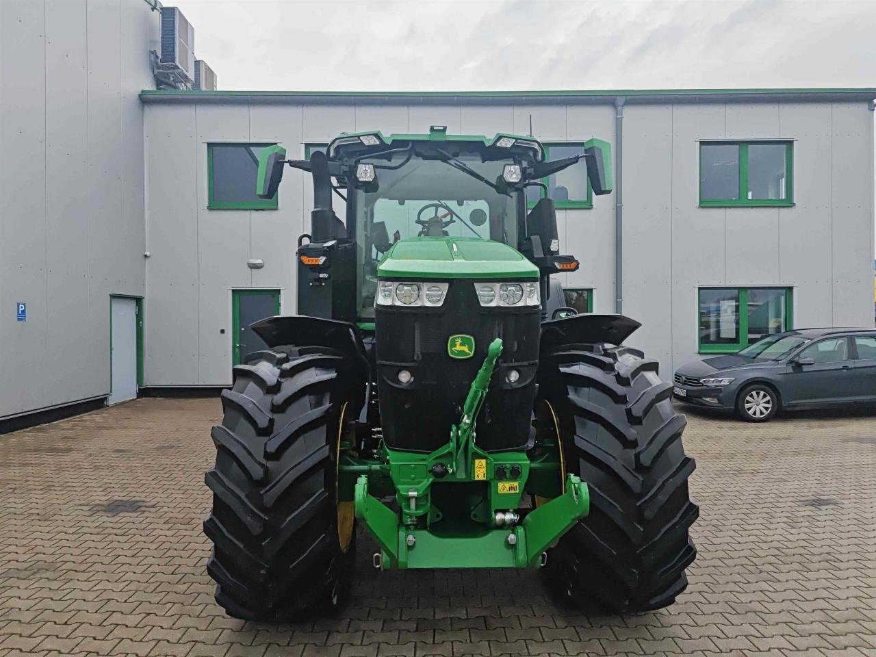 John Deere 7R 330 - Traktor: 3 kép. John Deere 7R 330 - Traktor: 3 kép.