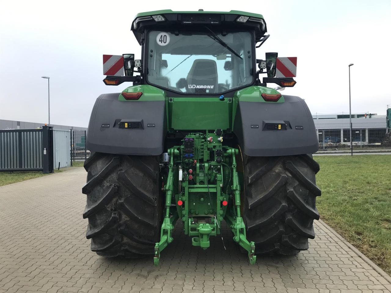 John Deere 7R 330 - Traktor: 5 kép. John Deere 7R 330 - Traktor: 5 kép.