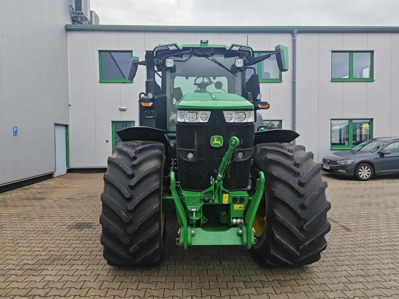John Deere 7R 330 - Traktor: 3 kép. John Deere 7R 330 - Traktor: 3 kép.