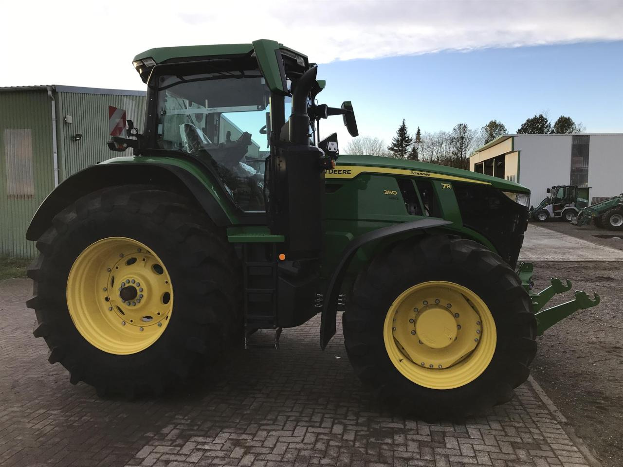 John Deere 7R 350 - Traktor: 2 kép. John Deere 7R 350 - Traktor: 2 kép.