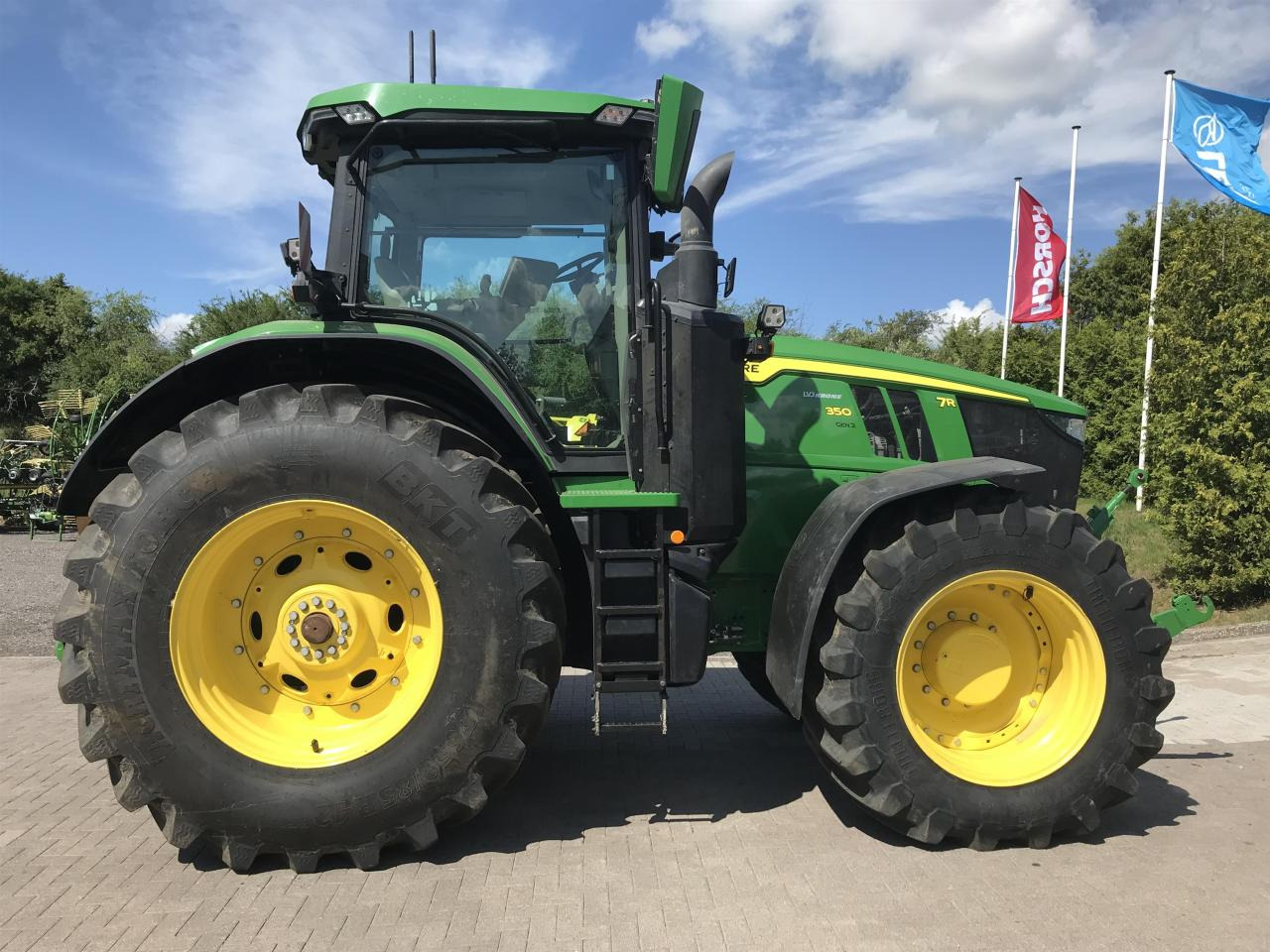 John Deere 7R 350 - Traktor: 2 kép. John Deere 7R 350 - Traktor: 2 kép.
