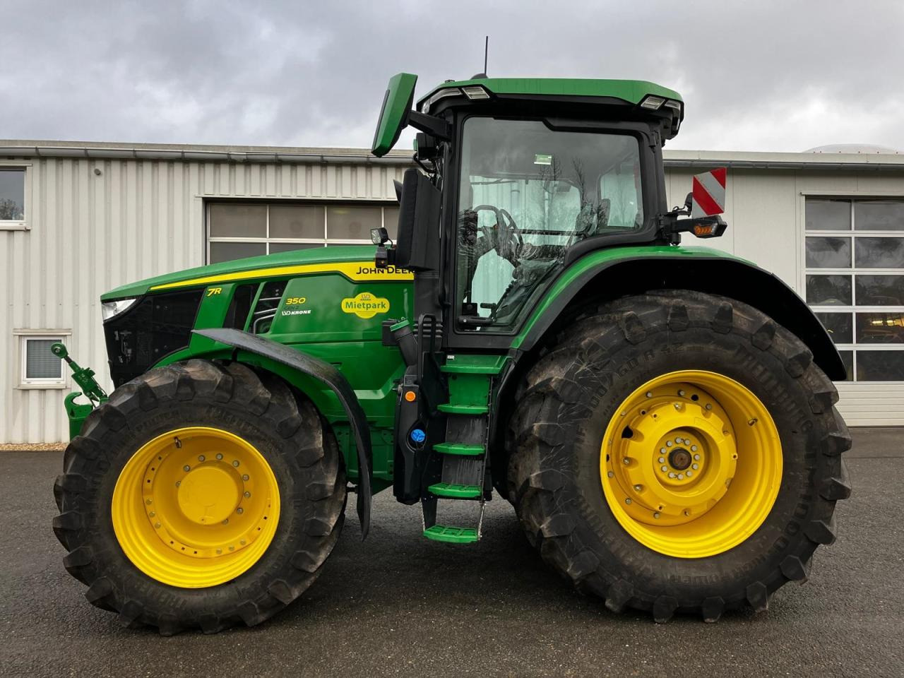 John Deere 7R 350 - Traktor: 1 kép. John Deere 7R 350 - Traktor: 1 kép.