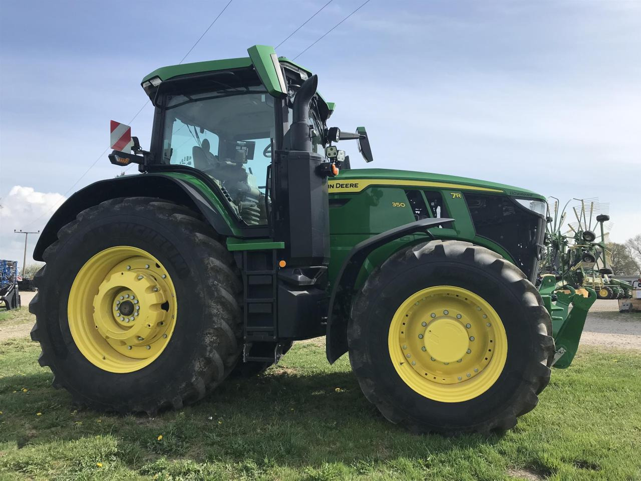 John Deere 7R 350 - Traktor: 2 kép. John Deere 7R 350 - Traktor: 2 kép.