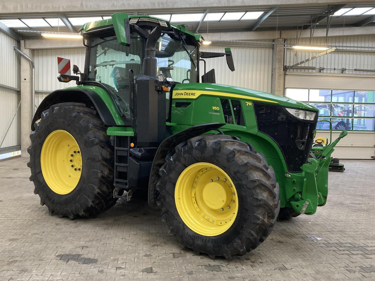 John Deere 7R 350 - Traktor: 3 kép. John Deere 7R 350 - Traktor: 3 kép.