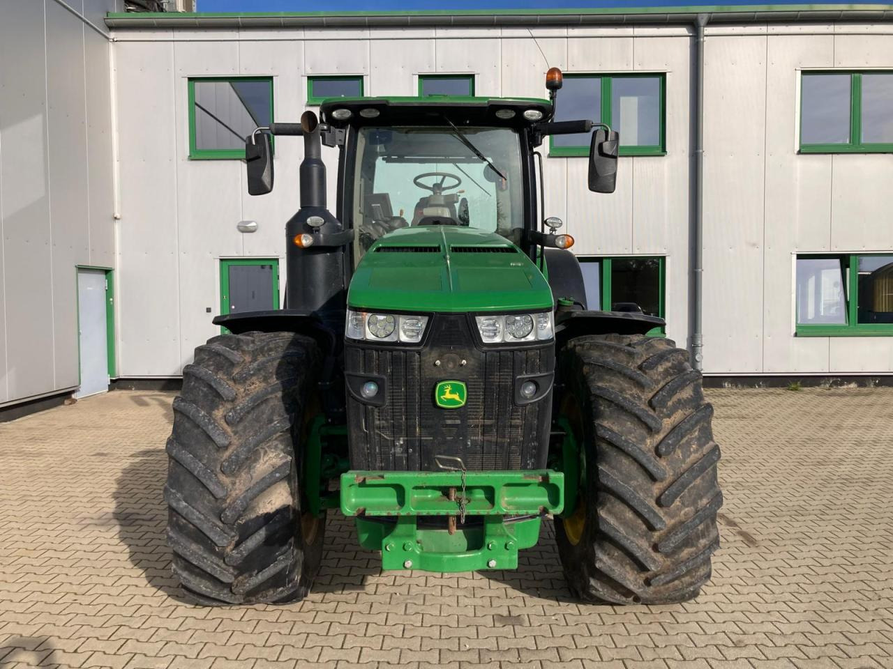 John Deere 8370R - Traktor: 2 kép. John Deere 8370R - Traktor: 2 kép.