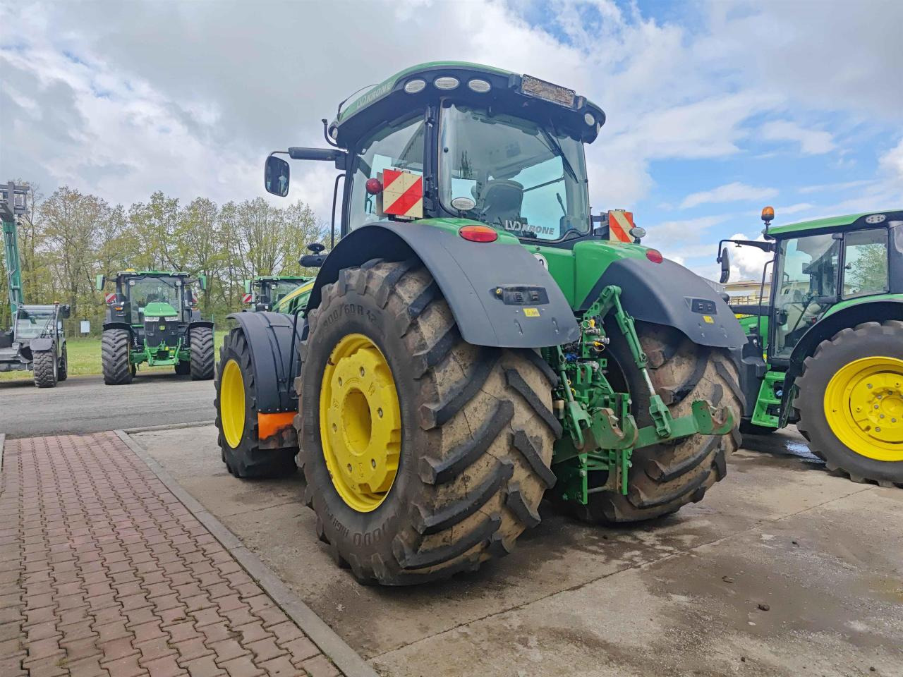 John Deere 8400R - Traktor: 5 kép. John Deere 8400R - Traktor: 5 kép.