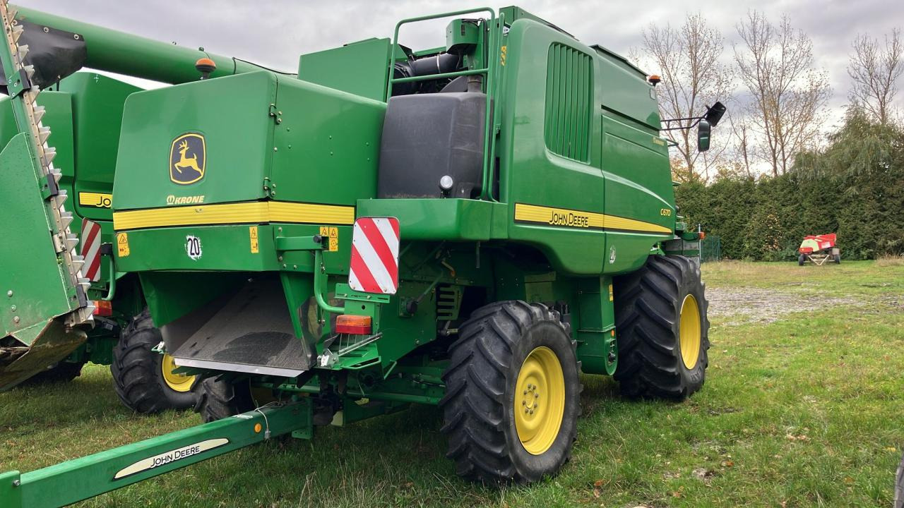 John Deere C 670 - Kombájn: 4 kép. John Deere C 670 - Kombájn: 4 kép.