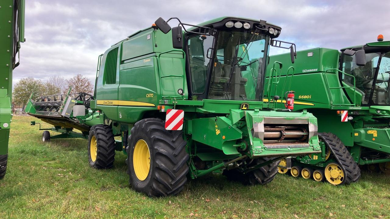 John Deere C 670 - Kombájn: 1 kép. John Deere C 670 - Kombájn: 1 kép.