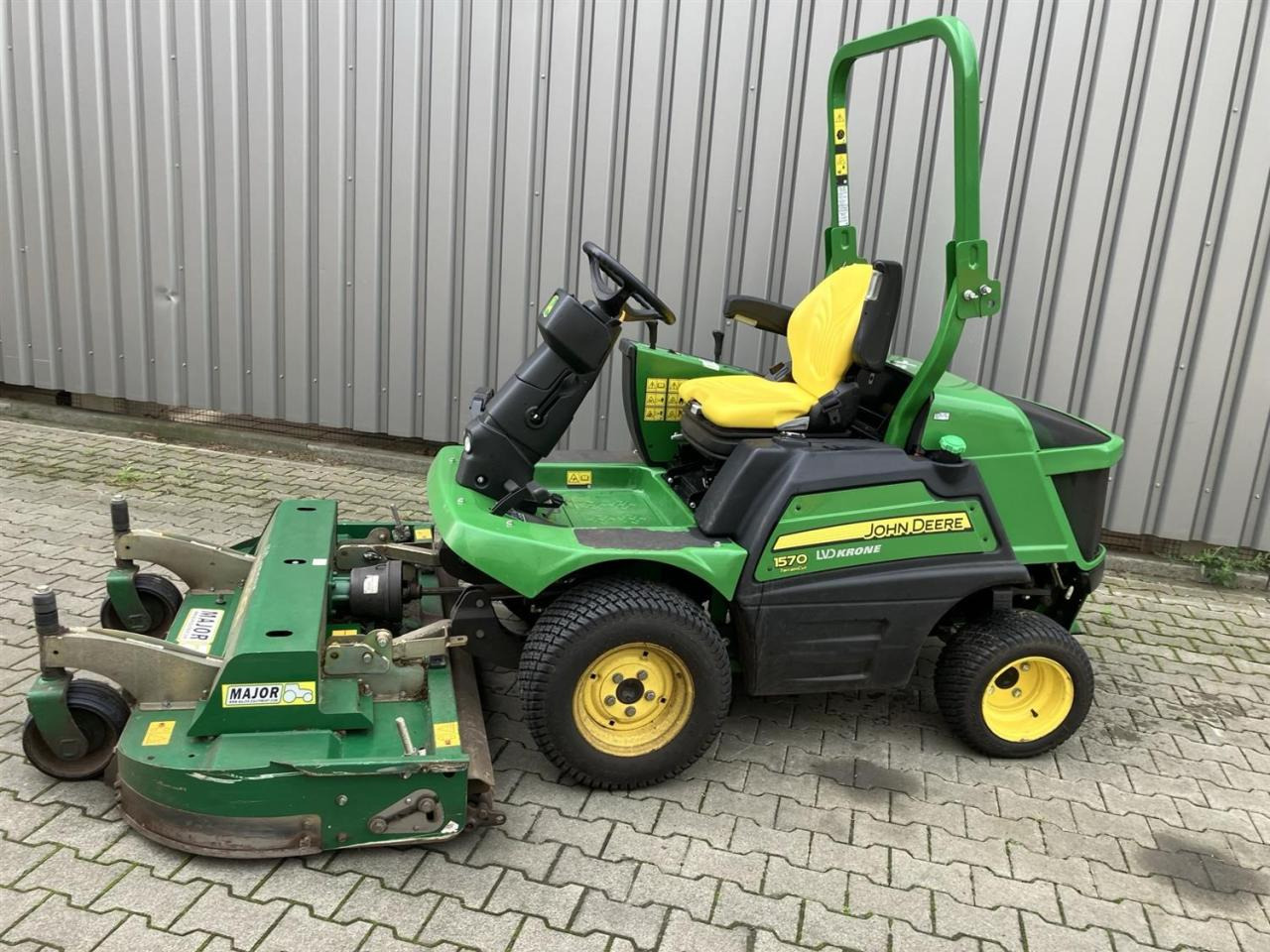 John Deere F1570 Frontmäher - Kerti fűkasza: 1 kép. John Deere F1570 Frontmäher - Kerti fűkasza: 1 kép.