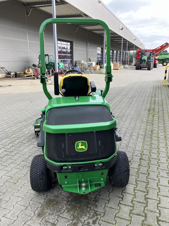 John Deere F1570 Frontmäher - Kerti fűkasza: 4 kép. John Deere F1570 Frontmäher - Kerti fűkasza: 4 kép.